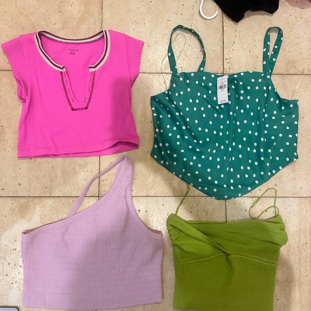 4 pack of women’s tank tops women’s large